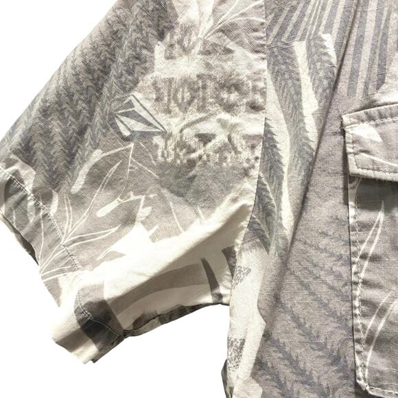 Volcom Button Down Shirt Classic Fit 100% Cotton Gray Off White Mens Size Medium - Picture 3 of 10